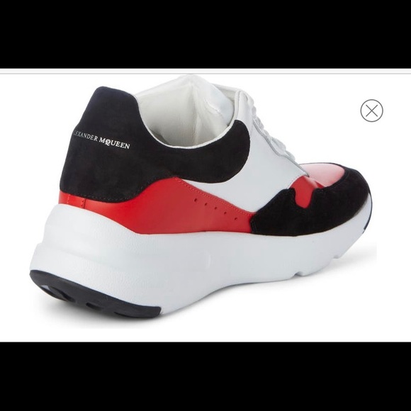 Alexander McQueen oversized laceup runner sneakers - Picture 4 of 13